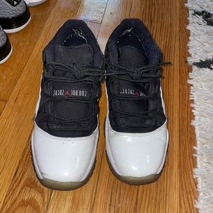 Air Jordan 11 low retro “tuxedo”
